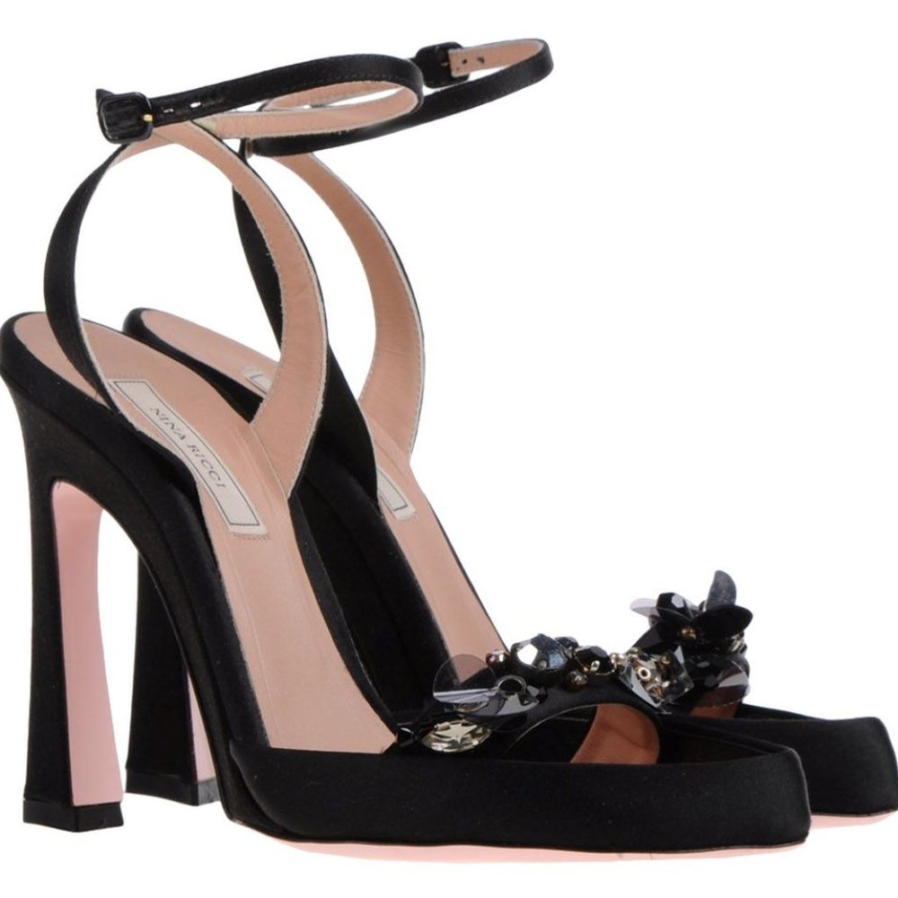 NIB‎ Nina Ricci runway sandals